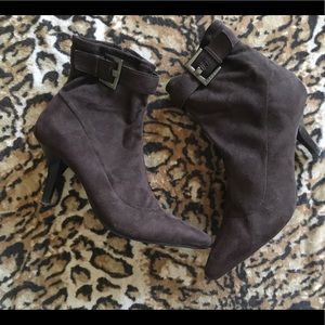 ⭐️⭐️⭐️BCBG 💐 Suede Ankle Boots